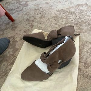 Eileen Fisher heeled D’Orsay shoes with a twist